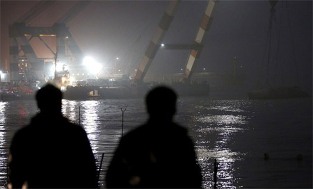 naufragio en china, yangtse Más de 21 personas mueren al hundirse un barco en China